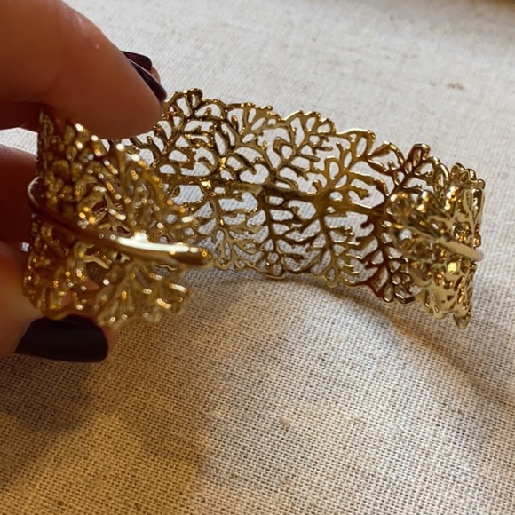 Stella & Dot | Dainty Gold⚜️‘Retired’ Gold Grace Cuff Bracelet - Picture 8 of 16